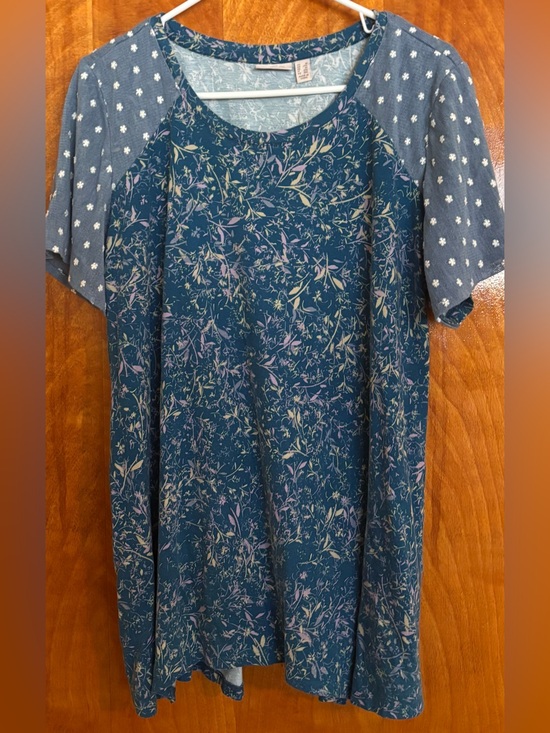 Tops - Goldstein QVC Blue Floral Raglan Tee with Dot Sleeve Detail